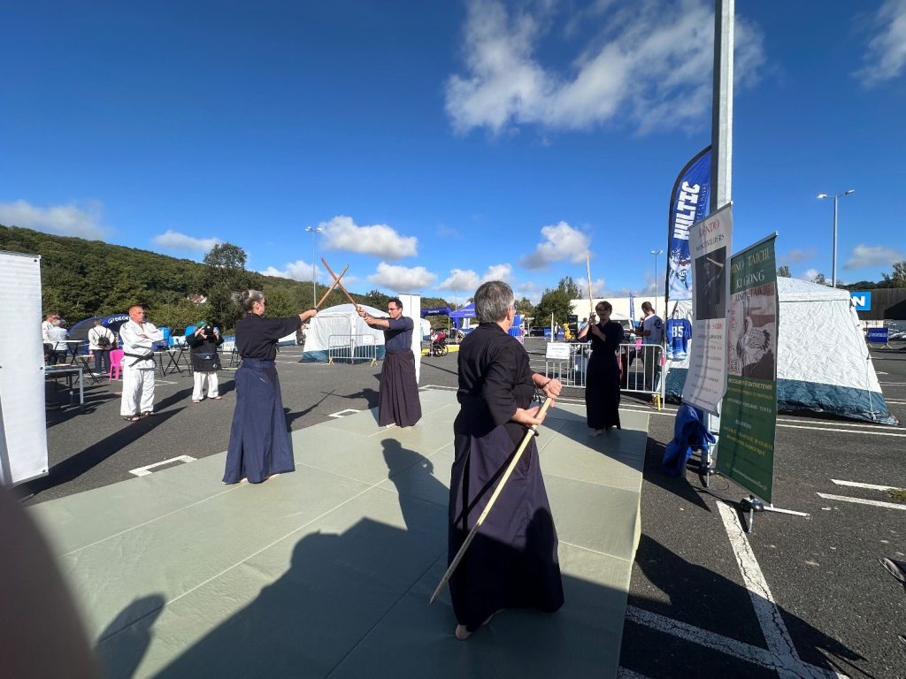 Le stand du Kendo Club de Montivilliers à Vitalsport, sur le parking Decathlon Montivilliers